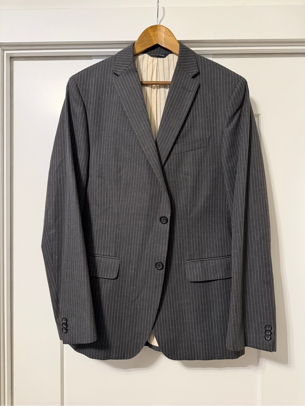 Banana Republic Tailored Fit Suit Jacket Sport Coat Blazer Charcoal Pinstripe 40